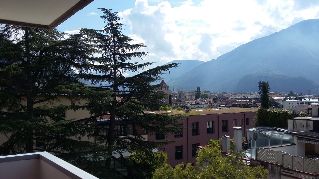 Bozen: AFFITTASI bilocale ammobiliato con vista panoramica a BZ/Gries solo a clienti referenziati Bozen: AFFITTASI bilocale ammobiliato con vista panoramica a BZ/Gries solo a clienti referenziati